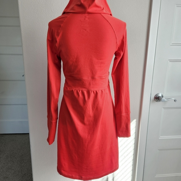 The North Face Flash Dry Red Hooded‎ Long Sleeve Dress, Size Small - Picture 5 of 10